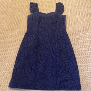 Vintage Lilly Pulitzer dress in navy with ruffle sleeve.